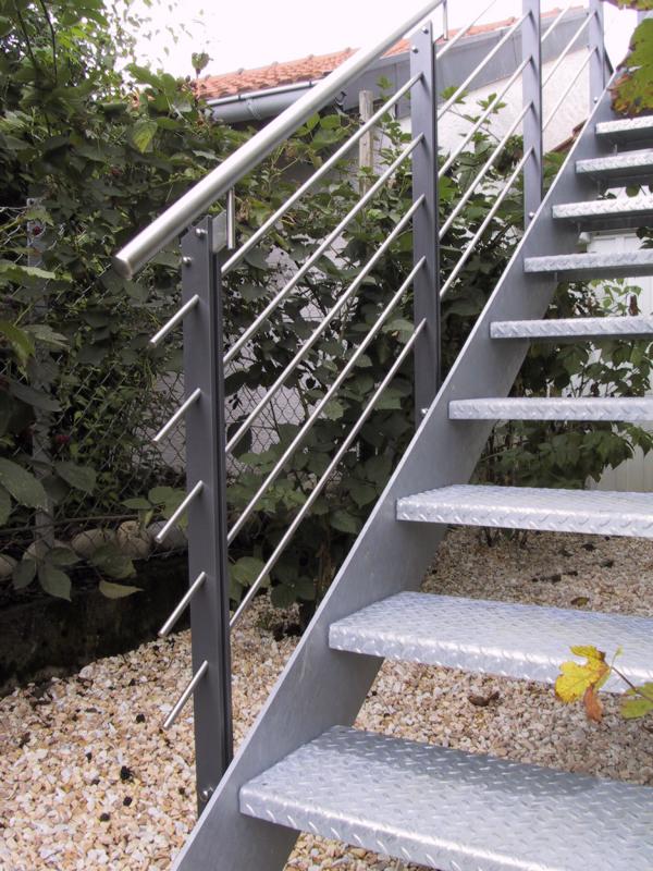 Name: 183-8305_IMG.JPG 
Format: 322 x 430
Größe: 110 KB